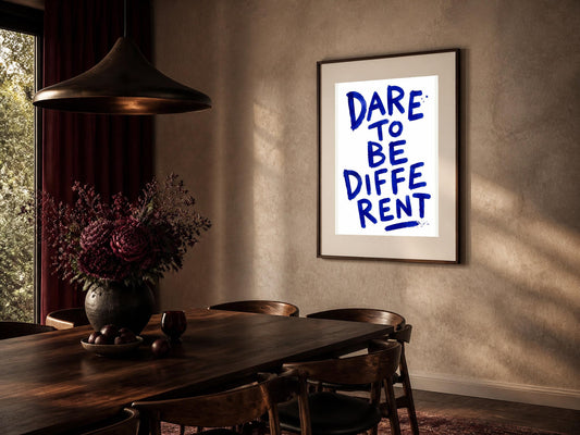 Dare to Be Different, poster digitale con testo visibile in inglese, lettering blu da stampare