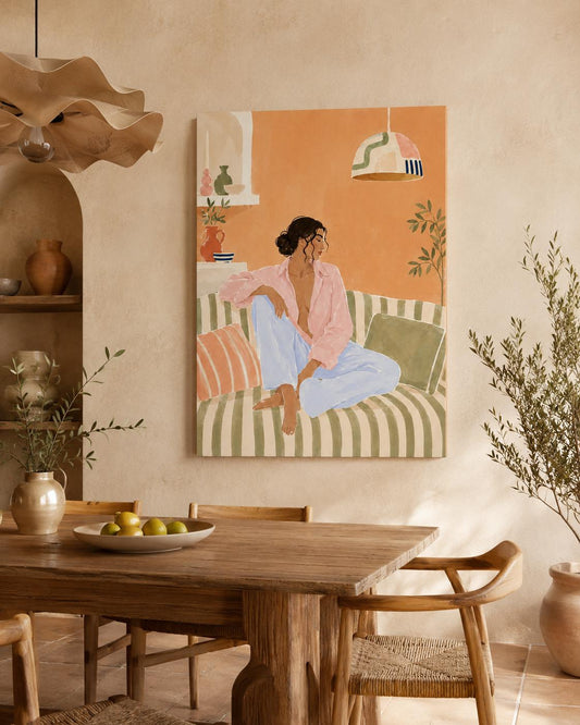 Quadro donna sul divano arancione e rosa: vista 2 del prodotto