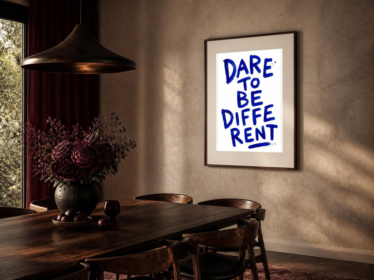 Dare to Be Different, poster digitale con testo visibile in inglese, lettering blu da stampare