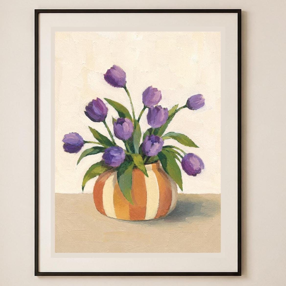 Tulipani Viola nel Vaso a Righe – Stampa digitale da parete